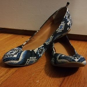 MOVING SALE! Nine West blue pattern flats 9.5